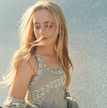 This hot longhaired girl