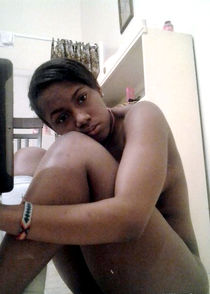 Brunette bhabhi readies